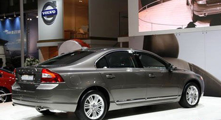 Volvo unveils long-wheelbase S80L for China market